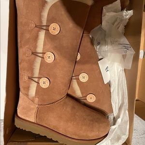 UGG Bailey Button Triplet II Size 11